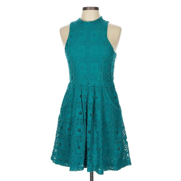 VAMPIRE DIARIES CAROLINE FORBES Teal Lace Dress RARE - Picture 3 of 6
